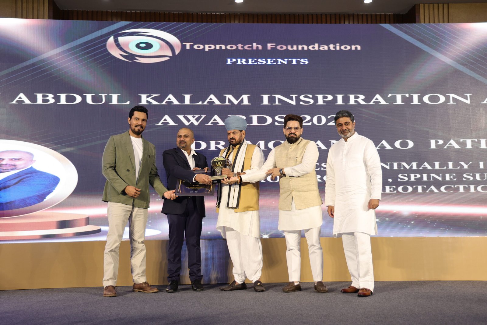 Dr Rao receiving the best minimally invasive neurosurgeon, spine surgeon and Stereotactic Neurosurgeon at APJ Abdul kalam Inspiration awards