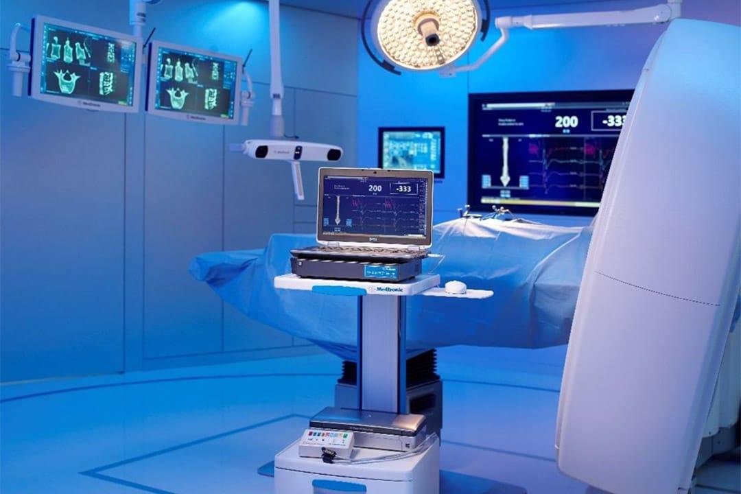 Intraoperative neuromonitoring system displaying real-time brain and spinal cord signals in a neurosurgery operating room