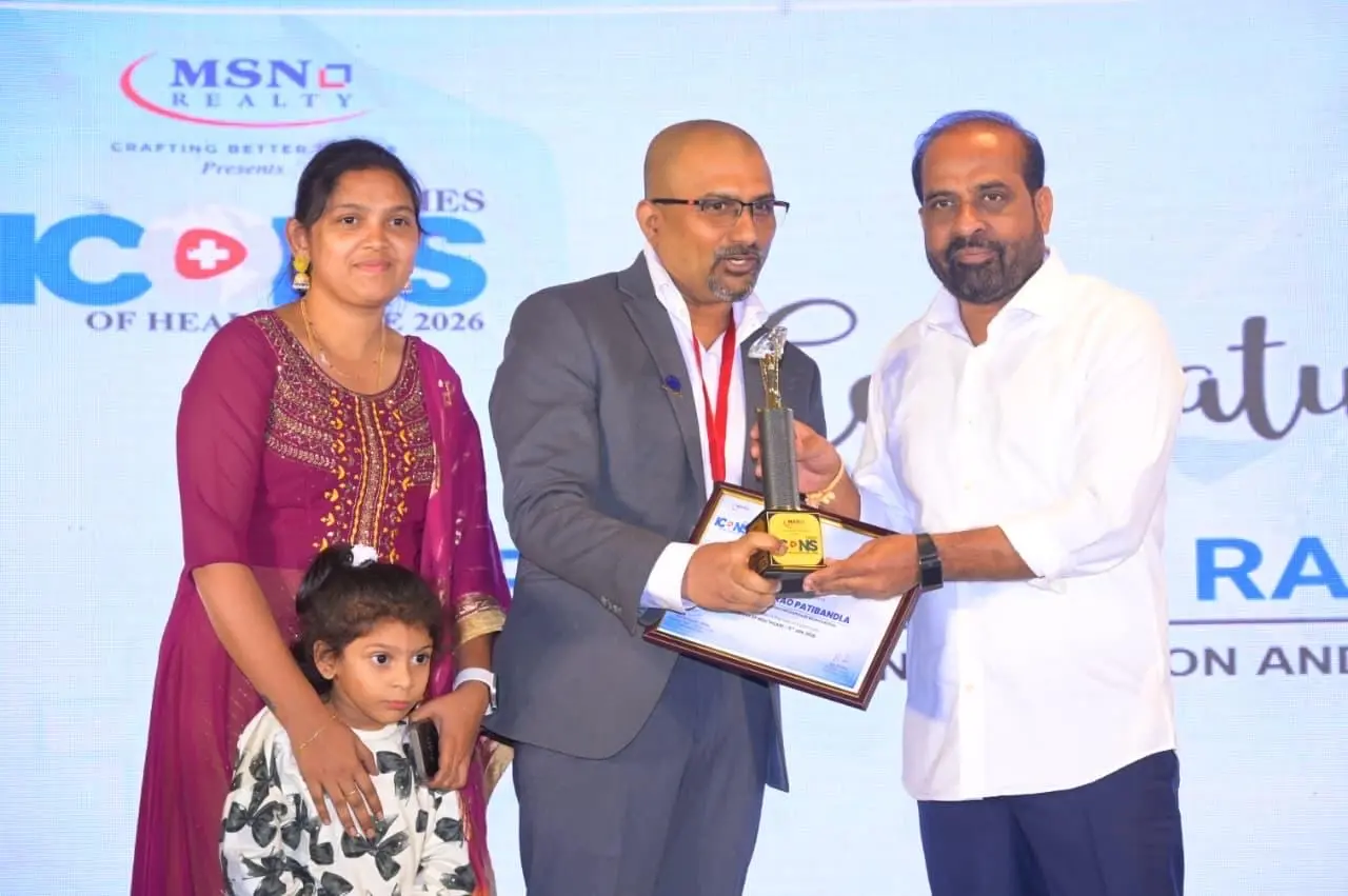 1-I-am-receiving-the-award-TOI-TIMES-ICONs.jpeg